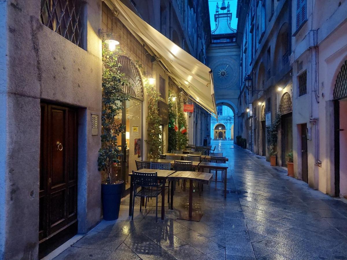 Hotel Fiordiluna, Nel Cuore Di Brescia Esterno foto