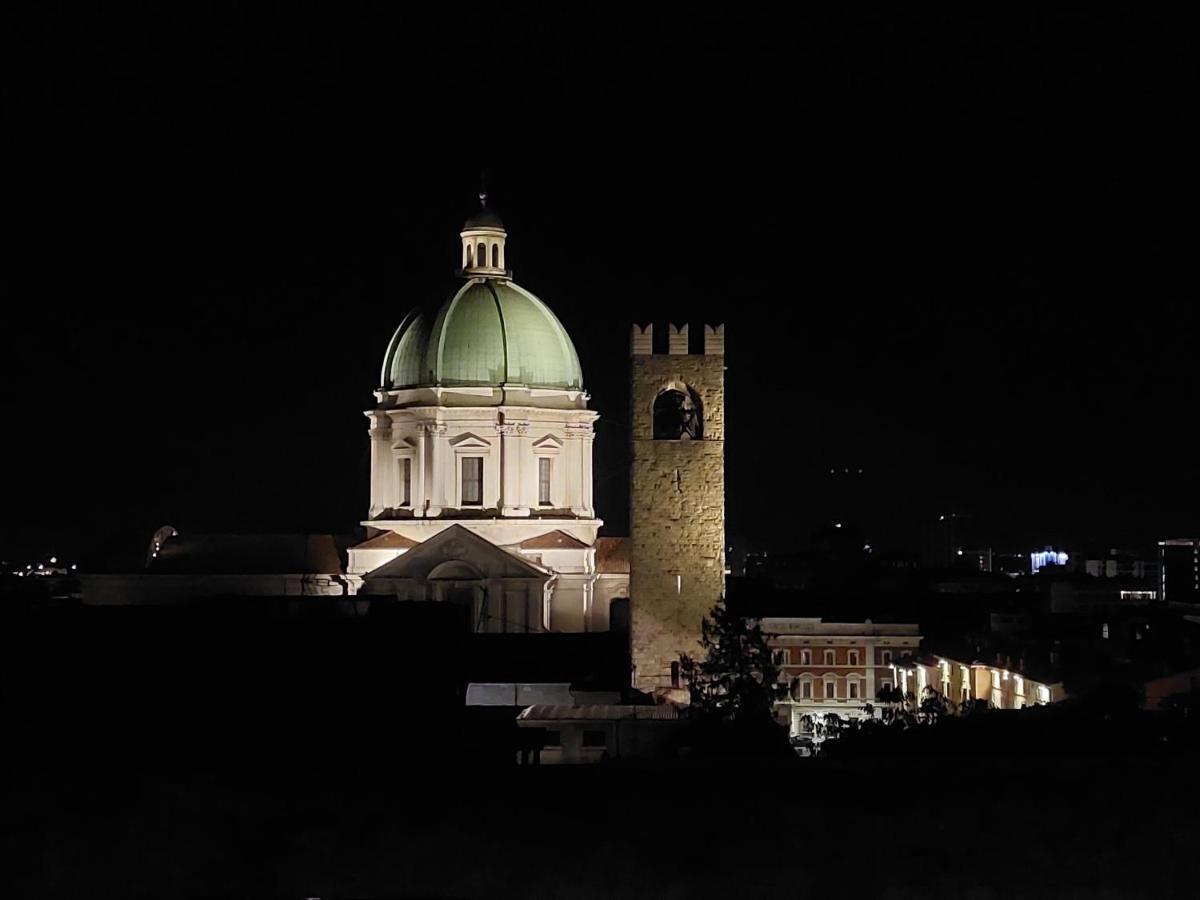 Hotel Fiordiluna, Nel Cuore Di Brescia Esterno foto